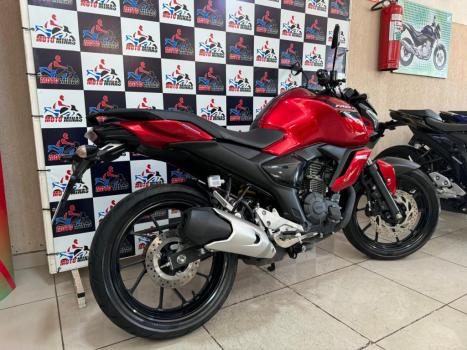 YAMAHA FZ 15 ABS, Foto 4