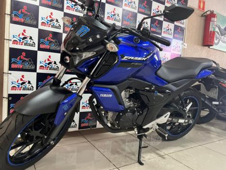 YAMAHA FZ 15 Fazer ABS, Foto 2