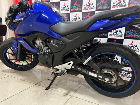 YAMAHA FZ 15 Fazer ABS, Foto 3
