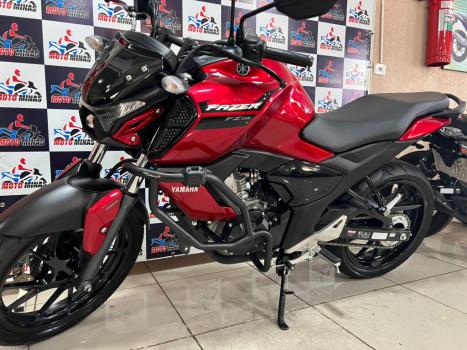 YAMAHA FZ 15 Fazer ABS, Foto 3