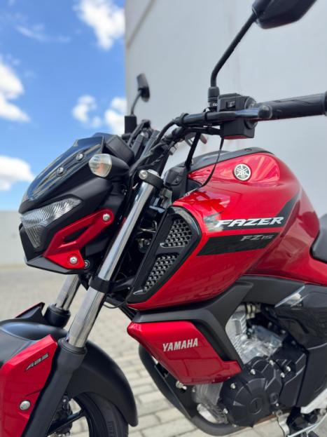 YAMAHA FZ 15 Fazer ABS, Foto 3