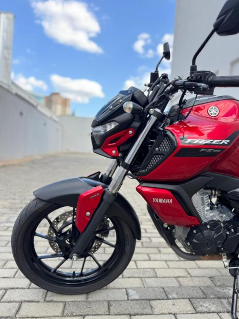 YAMAHA FZ 15 Fazer ABS, Foto 4