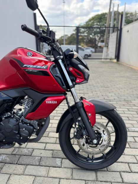 YAMAHA FZ 15 Fazer ABS, Foto 9
