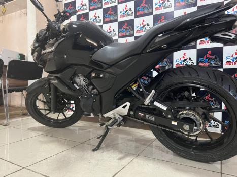 YAMAHA FZ 15 Fazer ABS, Foto 3