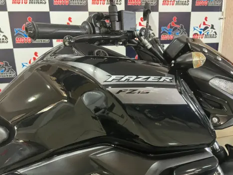 YAMAHA FZ 15 Fazer ABS, Foto 10