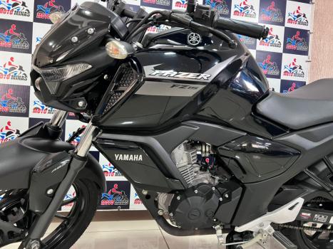 YAMAHA FZ 15 Fazer ABS, Foto 2