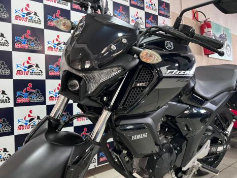 YAMAHA FZ 15 Fazer ABS, Foto 3