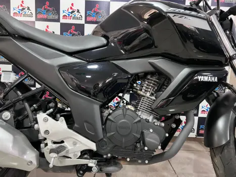 YAMAHA FZ 15 Fazer ABS, Foto 12