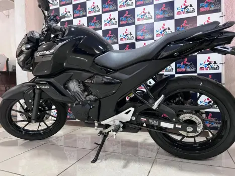 YAMAHA FZ 15 Fazer ABS, Foto 4