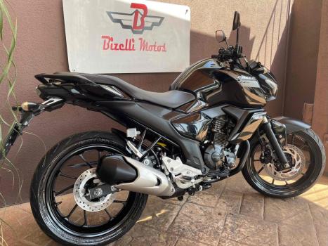 YAMAHA FZ1 Fazer 1000 , Foto 4