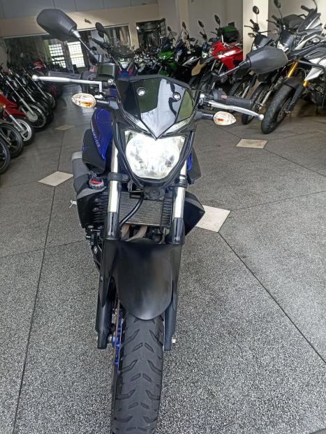 YAMAHA MT-03 300 , Foto 5