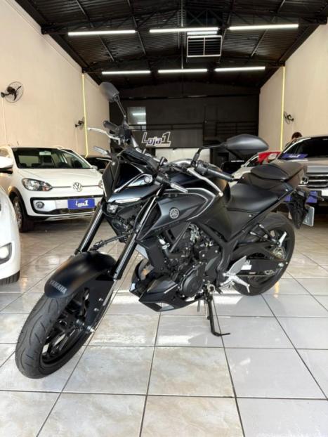 YAMAHA MT-03 300 , Foto 3