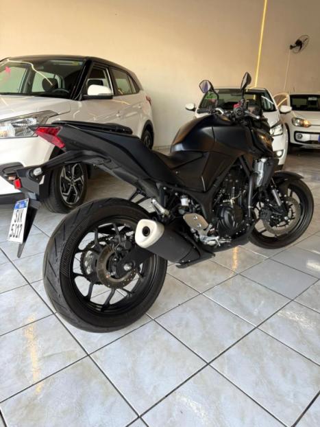 YAMAHA MT-03 300 , Foto 5