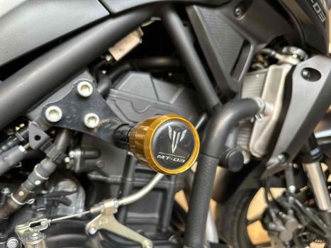 YAMAHA MT-03 300 ABS, Foto 3