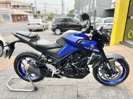 YAMAHA MT-03 300 ABS, Foto 2