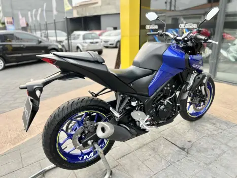 YAMAHA MT-03 300 ABS, Foto 3