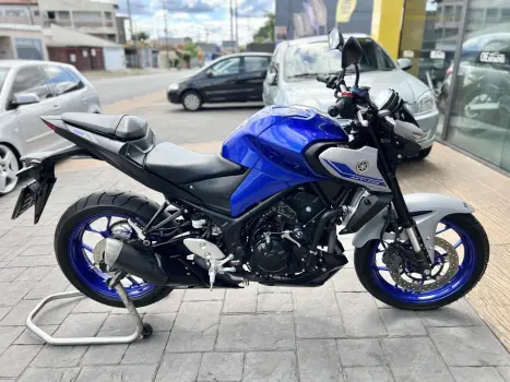 YAMAHA MT-03 300 ABS, Foto 2