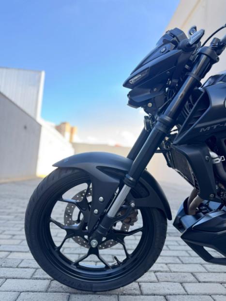 YAMAHA MT-03 300 ABS, Foto 2