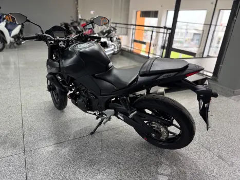 YAMAHA MT-03 300 ABS, Foto 13