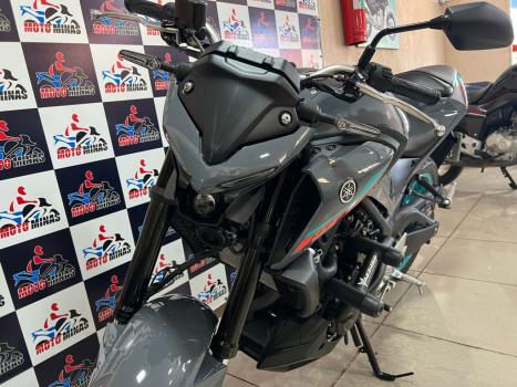 YAMAHA MT-03 300 ABS, Foto 4