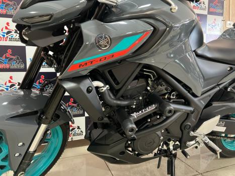 YAMAHA MT-03 300 ABS, Foto 5