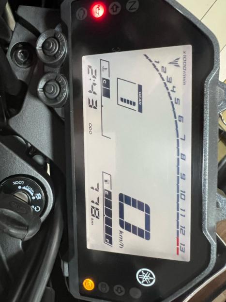 YAMAHA MT-03 300 ABS, Foto 6