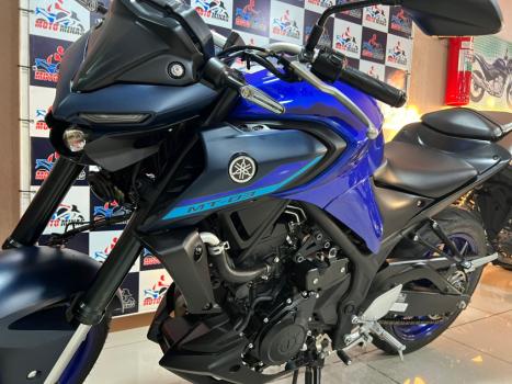 YAMAHA MT-03 300 ABS, Foto 2