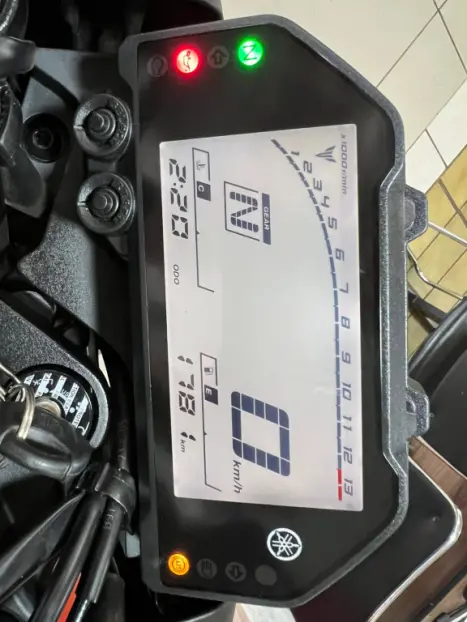 YAMAHA MT-03 300 ABS, Foto 5