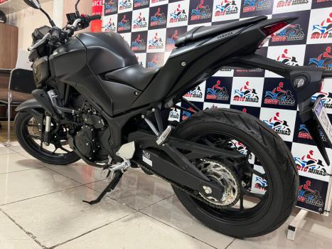 YAMAHA MT-03 300 ABS, Foto 6