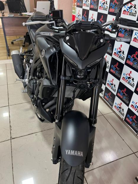 YAMAHA MT-03 300 ABS, Foto 10