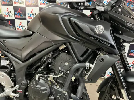 YAMAHA MT-03 300 ABS, Foto 11