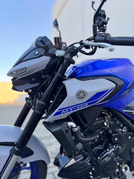 YAMAHA MT-03 300 ABS, Foto 3