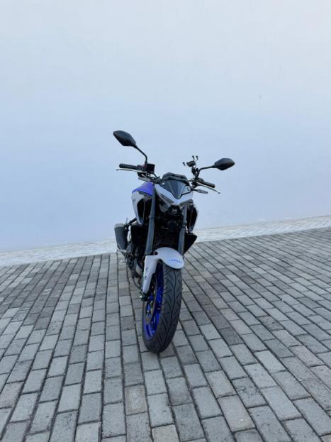 YAMAHA MT-03 300 ABS, Foto 6