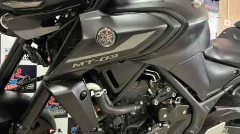 YAMAHA MT-03 300 ABS, Foto 5