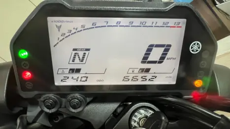 YAMAHA MT-03 300 ABS, Foto 10