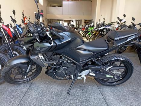 YAMAHA MT-03 300 ABS, Foto 2