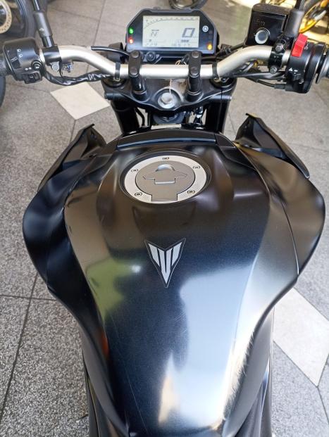 YAMAHA MT-03 300 ABS, Foto 6
