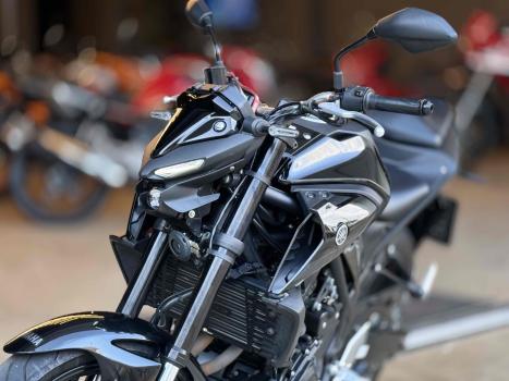 YAMAHA MT-03 300 ABS, Foto 3
