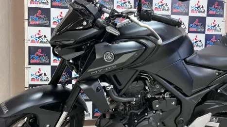 YAMAHA MT-03 300 ABS, Foto 6