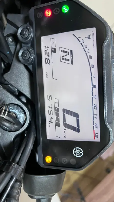 YAMAHA MT-03 300 ABS, Foto 8