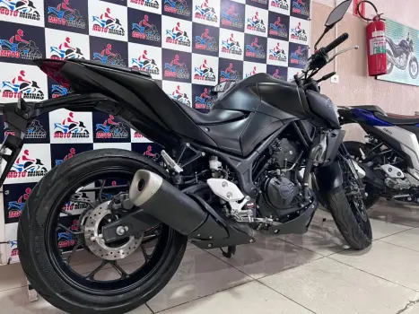 YAMAHA MT-03 300 ABS, Foto 12