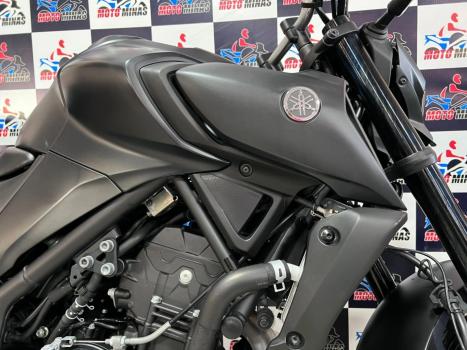 YAMAHA MT-03 300 ABS, Foto 14