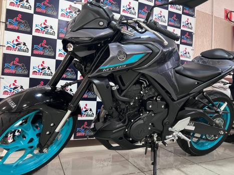 YAMAHA MT-03 300 ABS, Foto 3