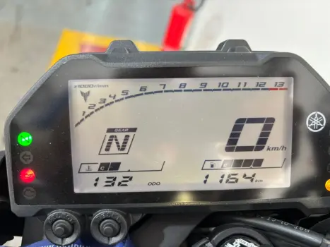 YAMAHA MT-03 300 ABS, Foto 8