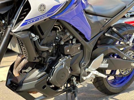 YAMAHA MT-03 300 ABS, Foto 3
