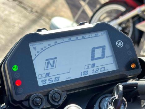 YAMAHA MT-03 300 ABS, Foto 10