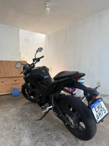 YAMAHA MT-03 300 ABS, Foto 1