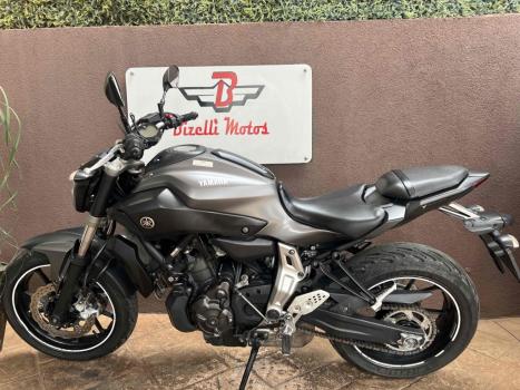 YAMAHA MT-07 700 , Foto 2