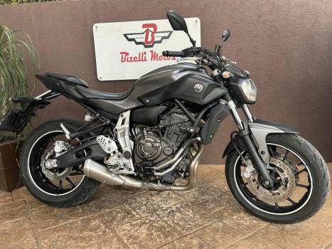 YAMAHA MT-07 700 , Foto 3