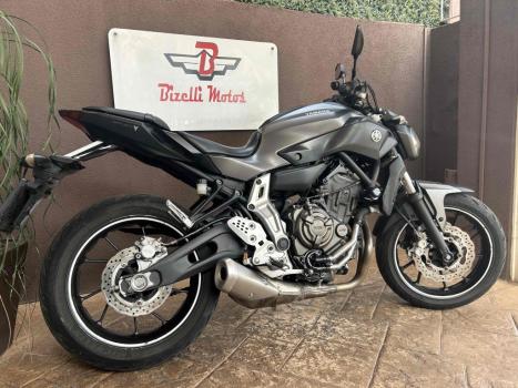 YAMAHA MT-07 700 , Foto 5